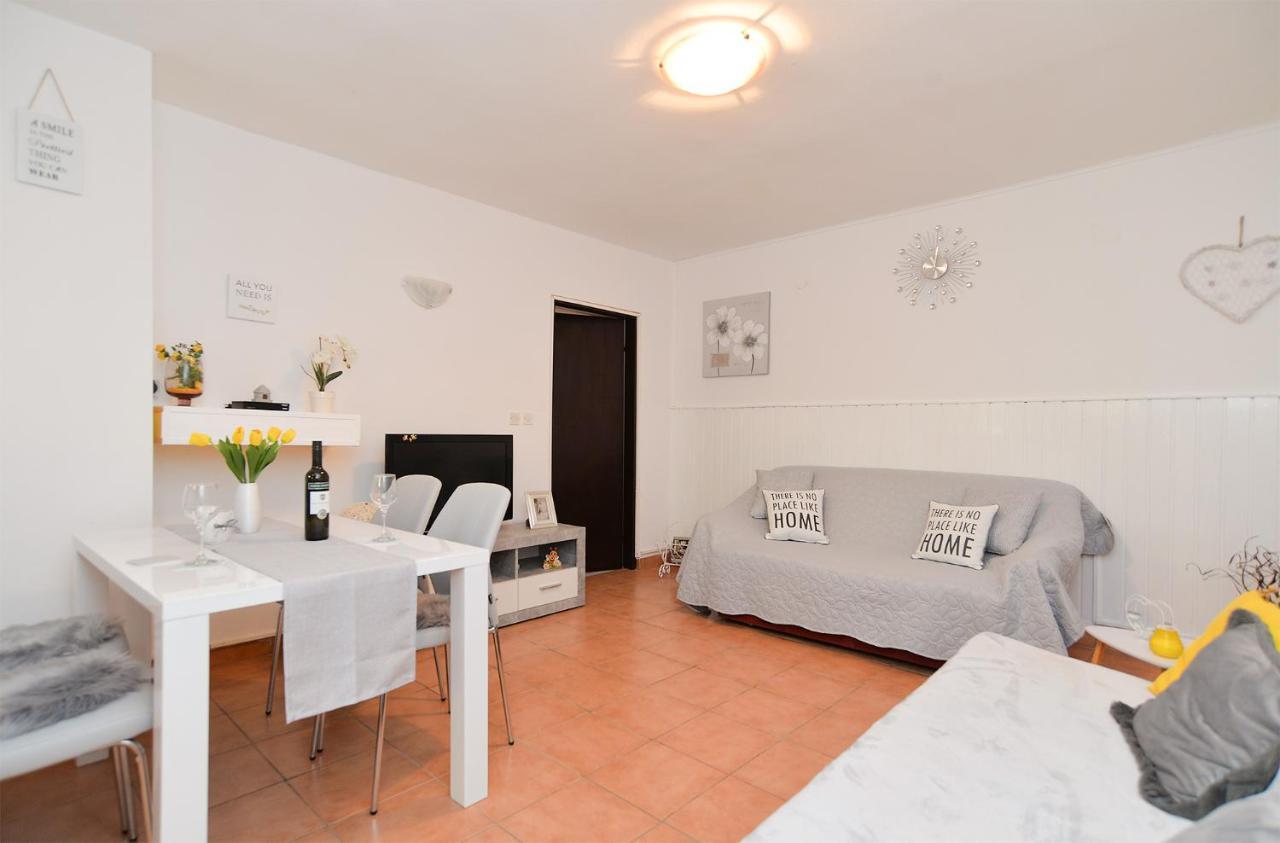 Apartment Dulijana 2042 プーラ エクステリア 写真