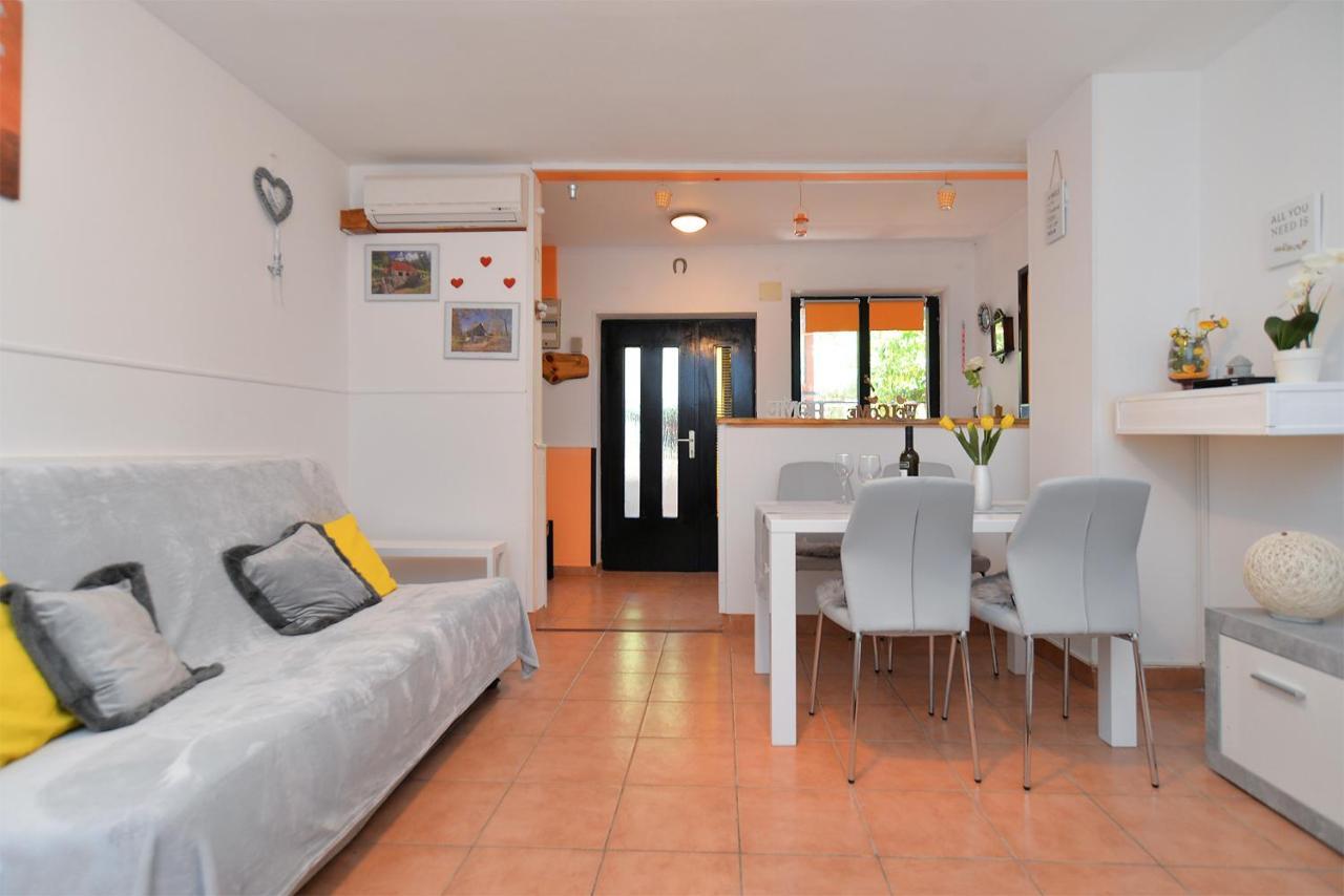 Apartment Dulijana 2042 プーラ エクステリア 写真