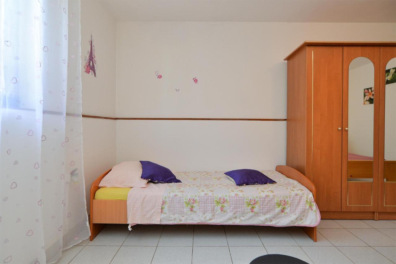 Apartment Dulijana 2042 プーラ エクステリア 写真